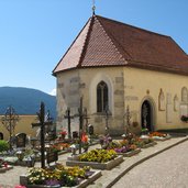 Friedhofmit Kirche Terenten