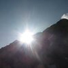 Il sole si nasconde dietro le montagne della Val di Fundres. Foto: BS, &copy; Peer