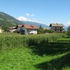 Corti, una frazione del comune di Chienes, si trova in posizione soleggiata lungo la Strada del Sole della Val Pusteria. Foto: BS, &copy; Peer