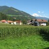 La localit&agrave; di Corti in Val Pusteria, in posizione soleggiata ed immersa nel verde. Foto: BS, &copy; Peer