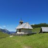 La cappella del rifugio Fodara Vedla sull’altipiano di Sennes, tra le pi&ugrave; belle aree escursionistiche di Marebbe. Foto: AT, &copy; Peer