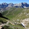 Il sentiero si snoda attraverso il paesaggio alpino ai piedi del Sasso Putia. Foto: EMS, &copy; Peer