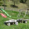 La Malga Pertinger offre un parco giochi per bambini e molto spazio per giocare. Foto: BS, &copy; Peer