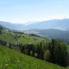 La Val Pusteria, spesso chiamata la "valle verde", si estende ai nostri piedi. Foto: BS, &copy; Peer