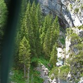 cortina bruecke ueber schlucht loch aussicht