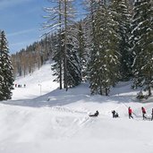 rodeln rodler bei innerhoferalm weissenbach winter