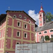 Steinhaus Bergbaumeuseum Kornkasten und Pfarrkirche