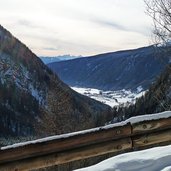 weg nr vals fane alm winter schnee aussicht auf vals