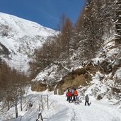 weg nr vals richtung fane alm winter schnee schlitten rodeln