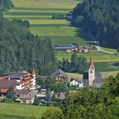 st lorenzen blick auf montal ortskern mantana centro