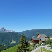 furkelpass strasse bei enneberg hoefe von les ciases