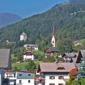 pfalzen ortschaft haselried bei muehlen und issing dahinter burg schoeneck