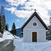 kapelle bei bachlet hoefe innervillgraten winter