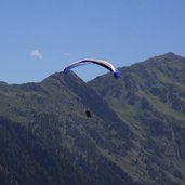 gleitschirmflieger paragleiter bei golzentipp