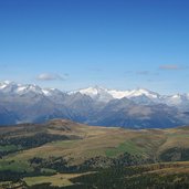 luesner campillberg dahinter zillertaler alpen und rieserferner alpen