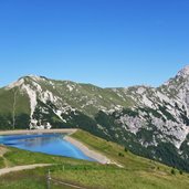 laba speichersee und ausblick von lienzer dolomiten eggenkofel bis karnischer kamm