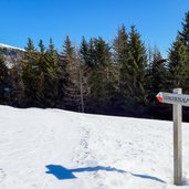 anhoehe gols wegweiser astnerbergalm