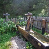 weg dolomiten hoehenweg zur putzalm kalkbruennl