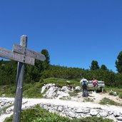 weg nr wegweiser fodara vedla sennes wanderer