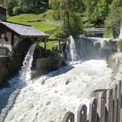 dorferbach wasserfall muehlen bei praegraten hinterbichl