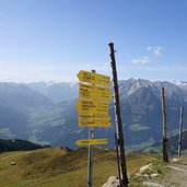 wegweisre wanderwege bei adlerlounge cimaross