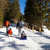 weg schnee rodel schlitten