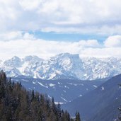 gsies winter blick richtung pragser dolomiten