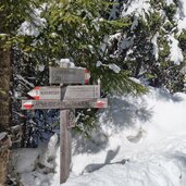 wegweiser wanderwege pertinger alm