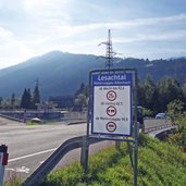 beginn karnische dolomitenstrasse bei tassenbach