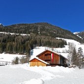 hoefe suedlich von st peter ahrntal winter masi a sud di s pietro aurina inverno