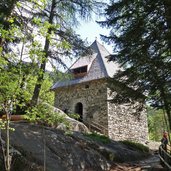 franziskusweg taufers bei tobl burg