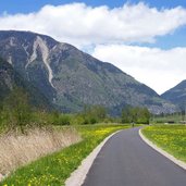 durchs toul weg radweg tauferer tal bei einoedhof fruehling ciclabile valle di tures presso caminata