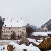 sand in taufers ansitz neumelans hinten burg taufers winter