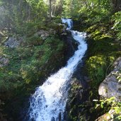 wasserfall obstans bei weg