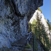 treppen aufstieg weg felswaende