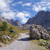 findling am forstweg zur karlsbader huette