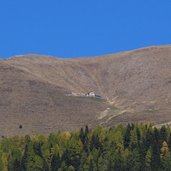 blick auf bonner huette am toblacher pfannhorn