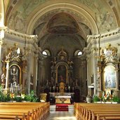 Kirchenschiff und Altar Pfarrkirche Pfalzen chiesa parrocchiale falzes