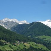 RS rotberg und trippach oberhalb von luttach dahinter zillertaler alpen mit grosser loeffler