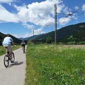 cbD radfahrer am radweg westlich von kiens pustertal