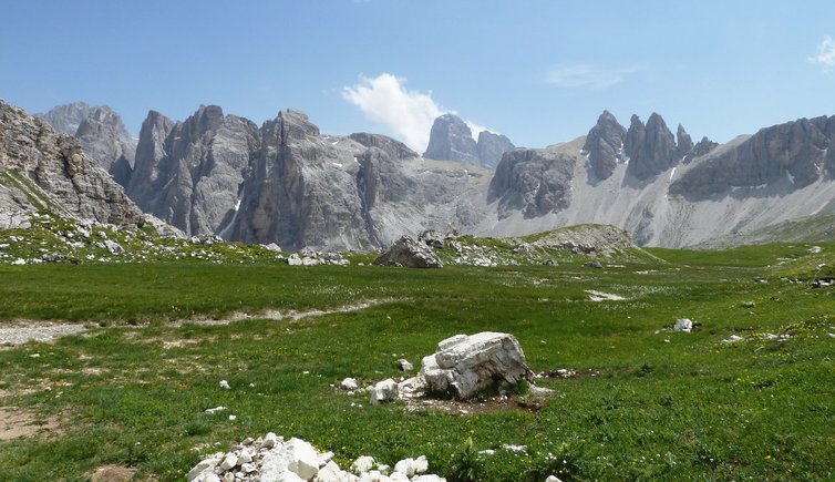 RS magerwiesen und sextner dolomiten am weg zur dreizinnenhuette