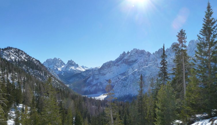 RS weg aussicht richtung sextner dolomiten und cristallo winter